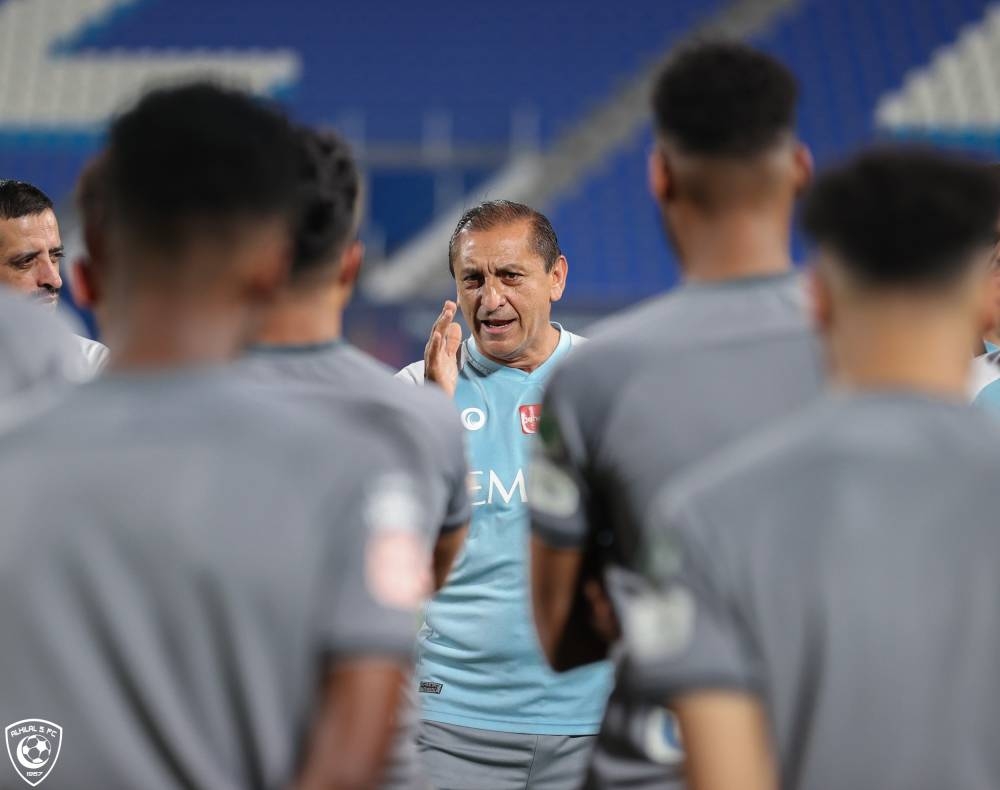 رسميا.. الهلال يعلن تمديد عقد المدرب رامون دياز