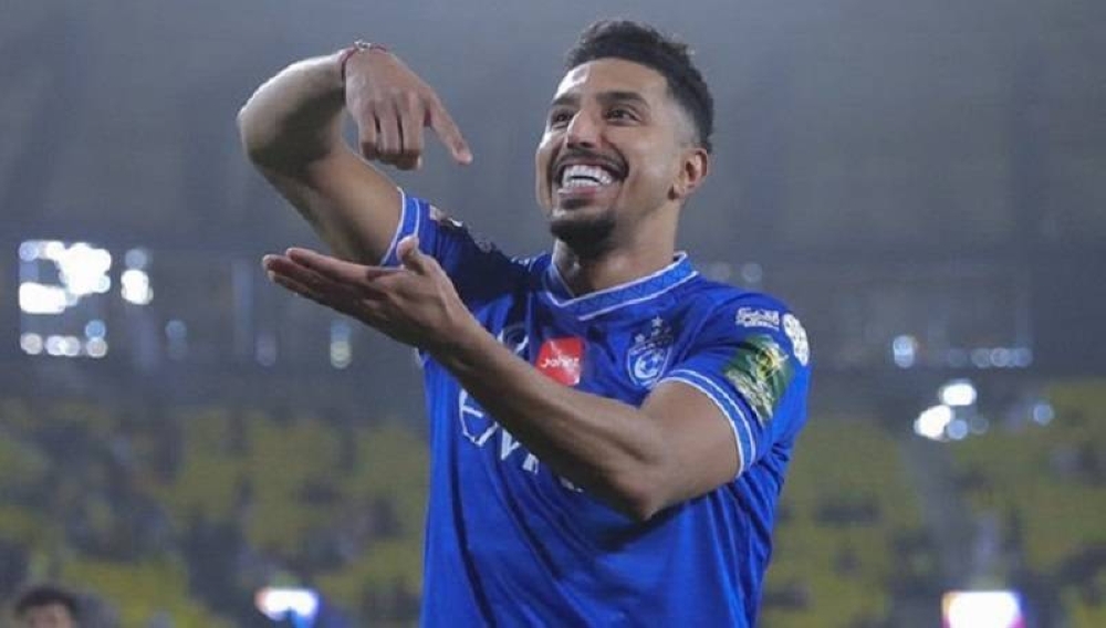 "خلطناهم" .. احتفالية "الدوسري" تخرج من الملعب لتنتشر في شوارع الرياض! -صورة