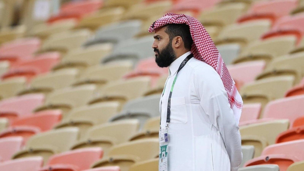 "اللي وده رحيلنا يجي من الحين أفرش له الأرض ورد".. الحائلي يرد على مطالبات رحيل الإدارة !