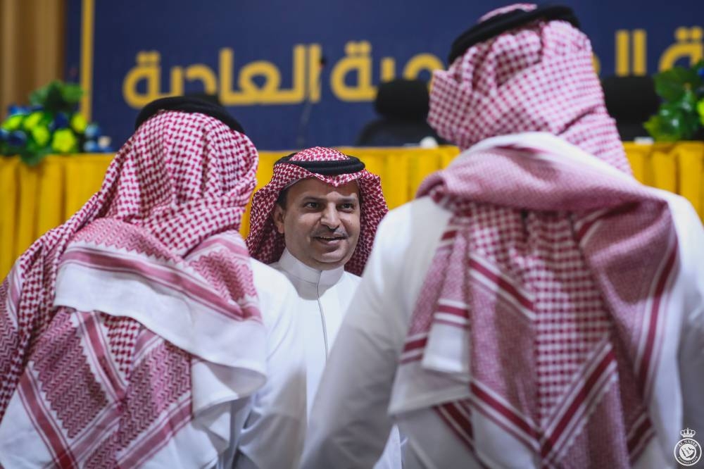 تلقيت 324 رسالة.. مسلي آل معمر يخرج عن صمته ويكشف حقيقة تواجده في إسبانيا لإنهاء صفقة نجم برشلونة !