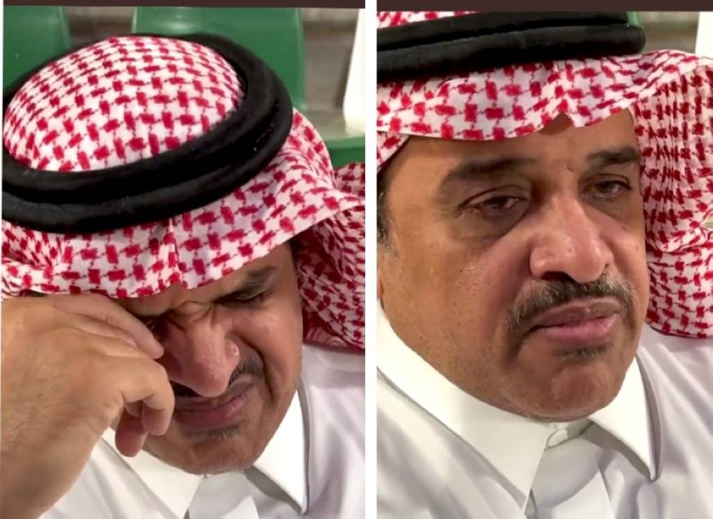 شاهد.. المعلق غازي صدقة يجهش بالبكاء على حال الأهلي بعد حضوره مع الجماهير بملعب التمارين!