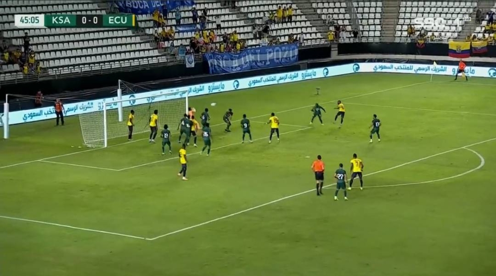 شاهد.. العويس يقف أمام الإكوادور.. ويتصدى لفرصتين خطيرتين في دقيقة !