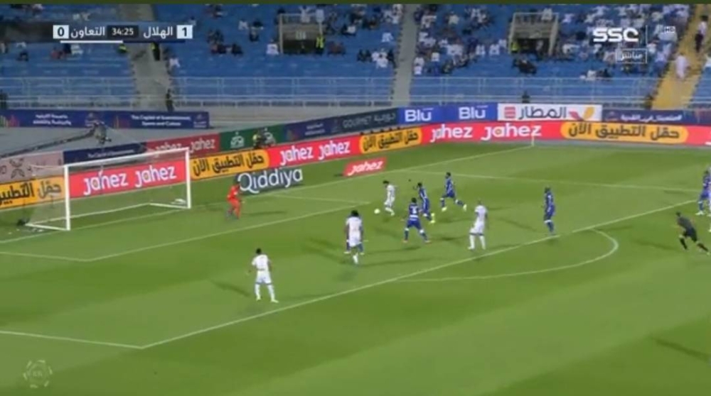 شاهد.. المعيوف يتصدى لأخطر فرصة في مباراة الهلال والتعاون !