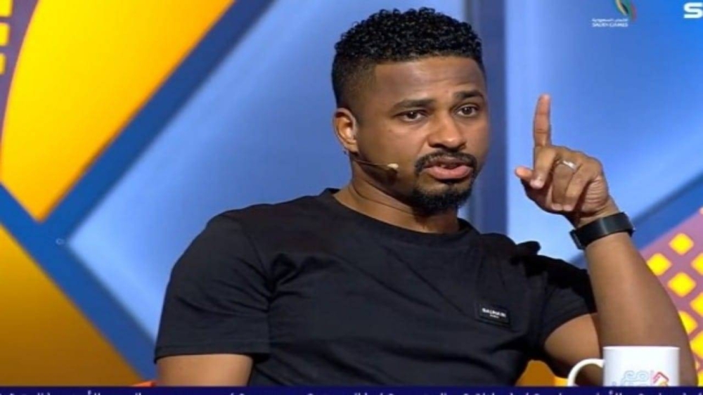 شاهد.. ناصر الشمراني يكشف عن تسببه في بكاء عبدالله العنزي حارس النصر!