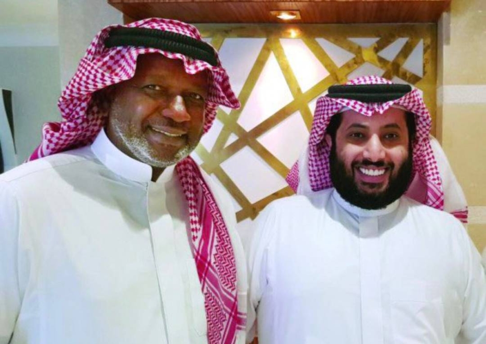 تركي آل الشيخ يغرد بشأن مرض ماجد عبدالله!