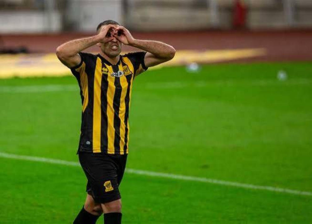 أول تعليق من شقيق ووكيل حمدالله على حكم "فيفا".. ويكشف موقف اللاعب من الاستئناف