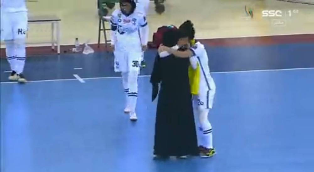 شاهد فرحة سيدات الهلال بعد تحقيق ذهبية دورة الألعاب السعودية لكرة الصالات على حساب اليمامة !