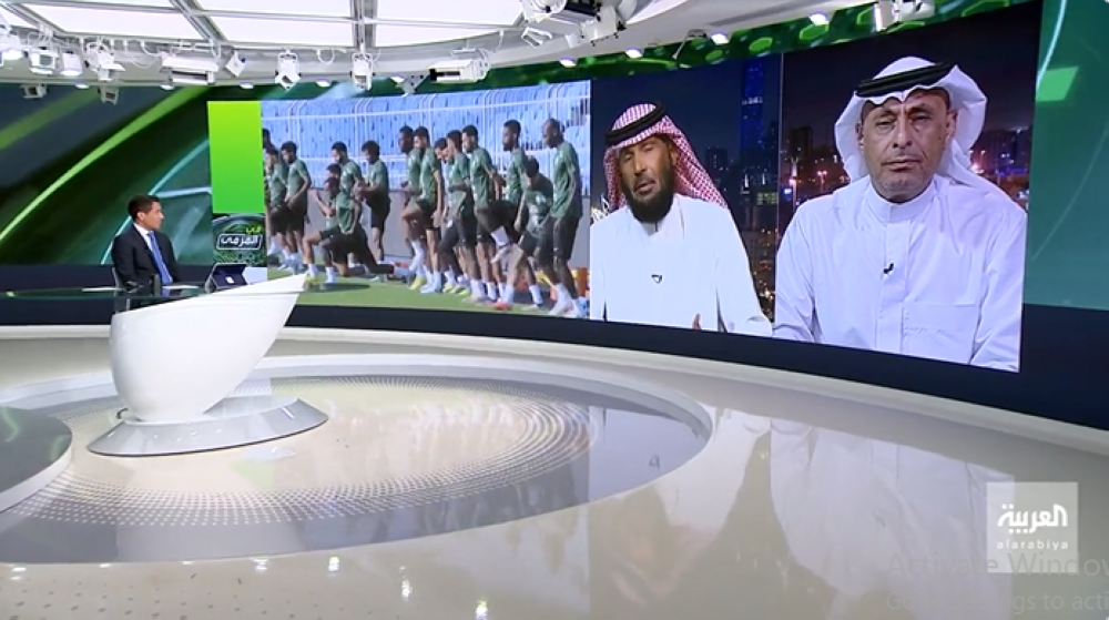 هل عاد نواف العابد لقائمة الأخضر تكريماً لتاريخه؟.. شاهد:  صالح المطلق يجيب!