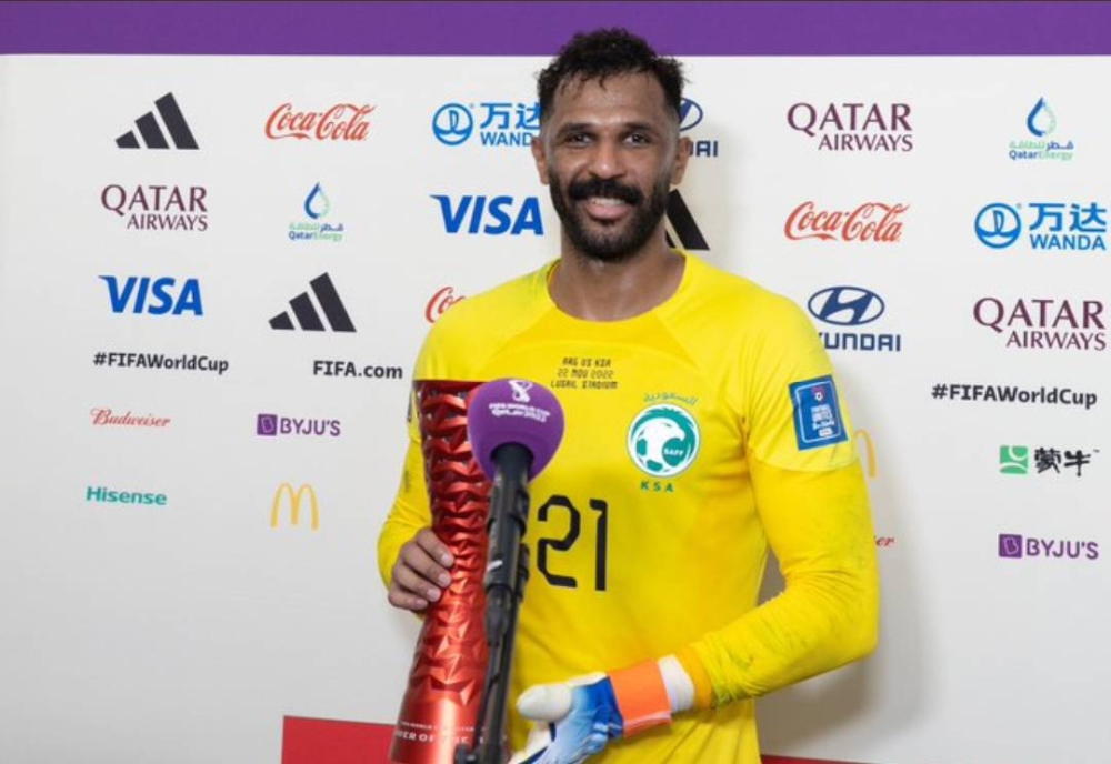 جماهير كأس العالم تفاجئ محمد العويس بعد مباراة السعودية والأرجنتين