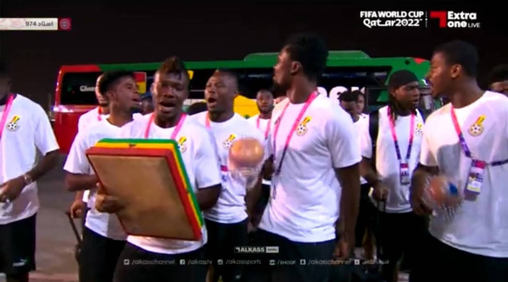 شاهد.. لاعبو منتخب غانا يدخلون ملعب 974 بالأغاني والرقص والطبول الإفريقية قبل مواجهة البرتغال