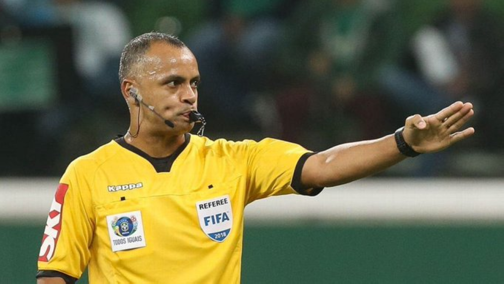 الكشف عن حكم مباراة السعودية وبولندا في كأس العالم 2022