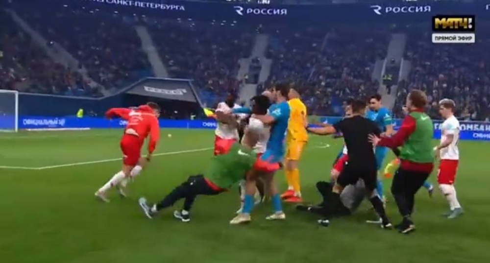 شاهد.. معركة في الدوري الروسي بين لاعبي زينيت وسبارتاك موسكو