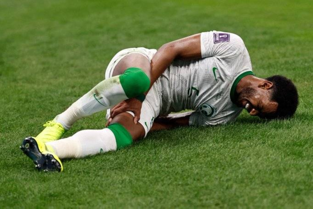 شاهد.. البليهي يتعرض للإصابة أمام المكسيك ويغادر الملعب