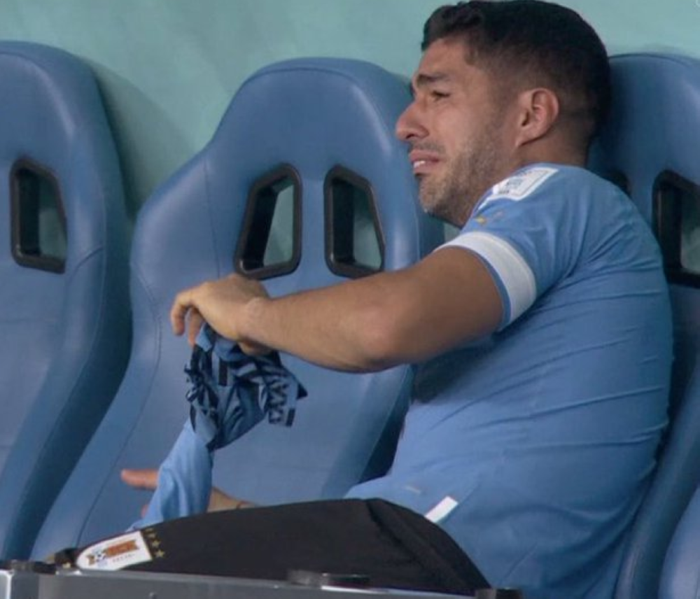 شاهد..لحظة انهيار "سواريز" بالبكاء بعد خروج الأوروغواي من مونديال قطر2022