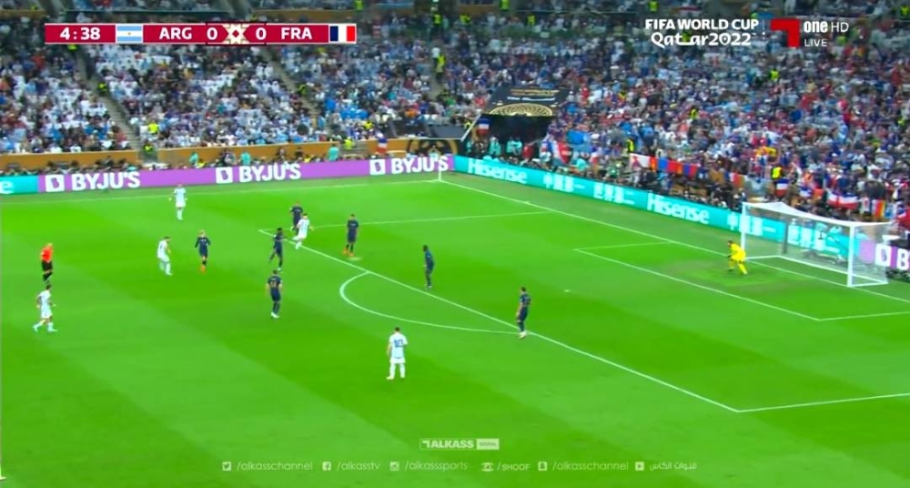 شاهد صاروخية أليستر لاعب الأرجنتين ولوريس حارس فرنسا يتصدى