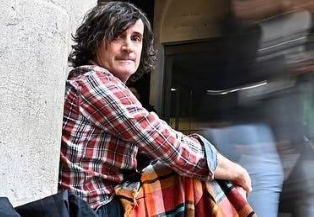 مشرد في شوارع لندن.. مصير مأساوي للاعب سابق شارك في كأس العالم