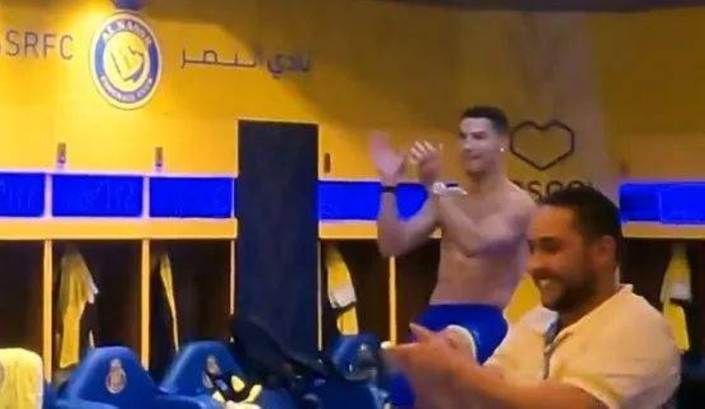 شاهد.. سبب غير متوقع دفع رونالدو لمغادرة مقصورة ملعب مرسول بارك قبل نهاية لقاء النصر والطائي