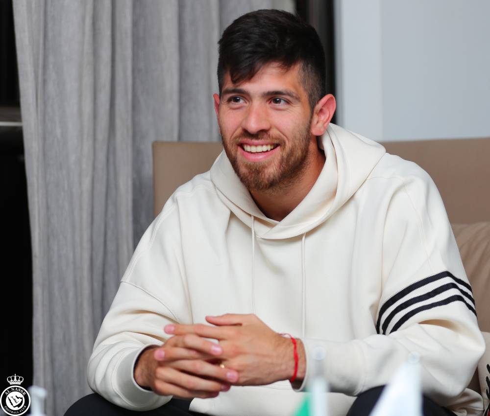 شاهد.. النصر يعلن وصول حارسه الجديد للرياض.. ويكشف موعد الإعلان الرسمي عن الصفقة !