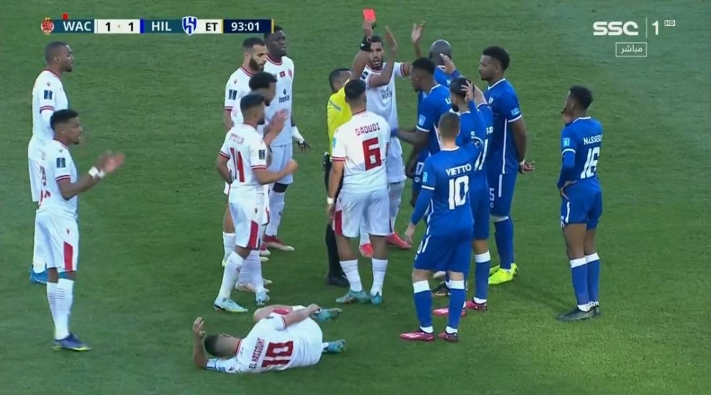 شاهد لحظة طرد محمد كنو لاعب الهلال أمام الوداد في كأس العالم للأندية