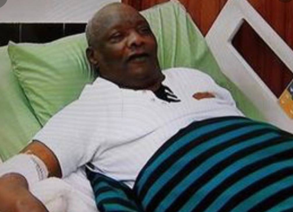 اعتزل بسبب شلل رباعي.. شاهد ..نقل سالم مروان حارس النصر والمنتخب السعودي السابق للعناية المركزة