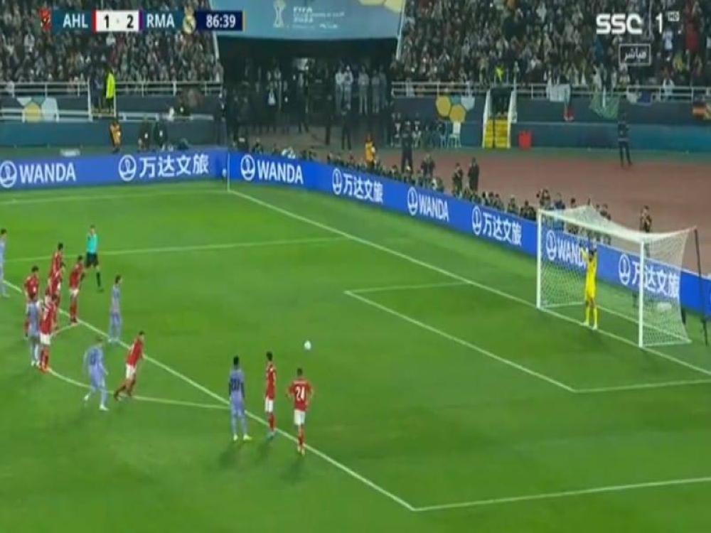 شاهد.. لوكا مودريتش يهدر ركلة جزاء لريال مدريد أمام الأهلي المصري بهذه الطريقة