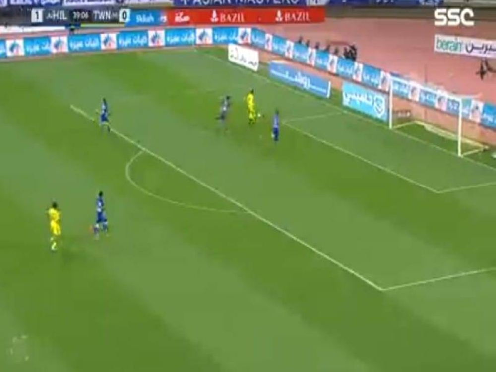 شاهد.. "الرشيدي" يُهدر فرصة تسجيل هدف محقق للتعاون أمام الهلال