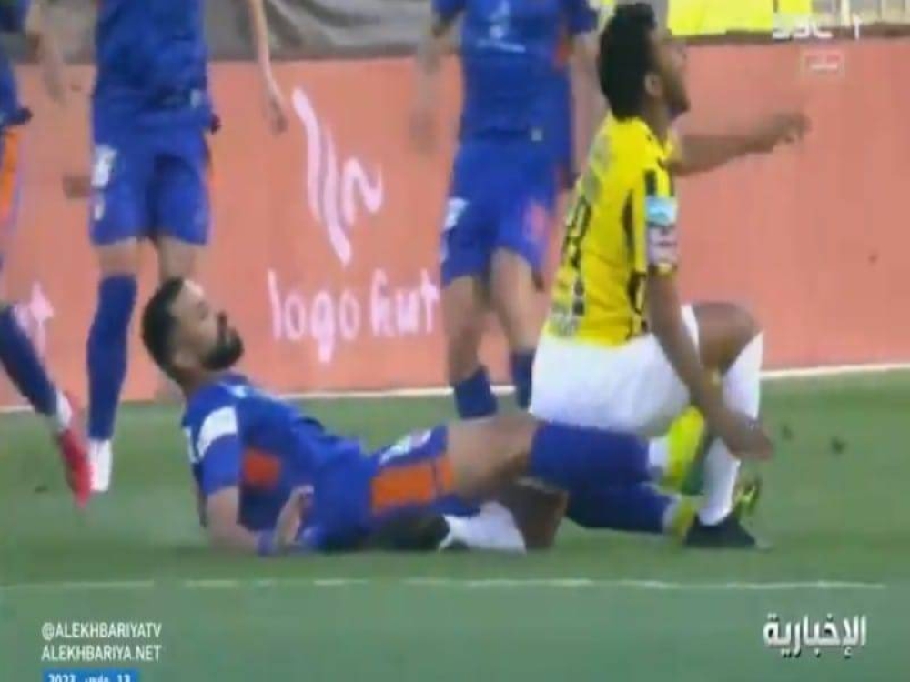 هل استحق لاعب الفيحاء "الشويش" البطاقة الحمراء أمام الاتحاد؟.. شاهد: خبير تحكيمي يرد! 