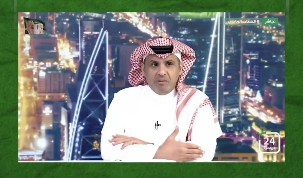 «كاد ينخلع كتفه».. شاهد.. الدبيخي يكشف ما فعله كنو مع سعود كريري أثناء اعتراضه على قرار استبداله أمام الفتح !