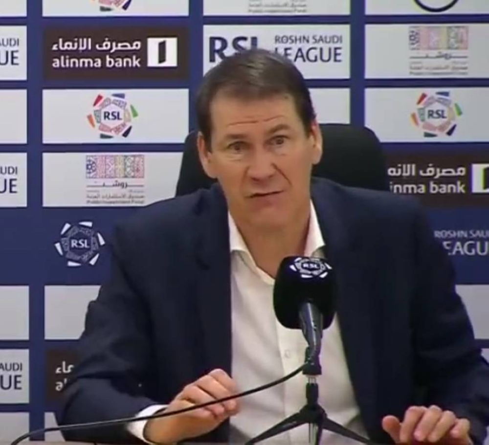 شاهد.. توضيح من النصر بشأن تصريحات مدربه جارسيا بأن اللاعبين لا يثقون به