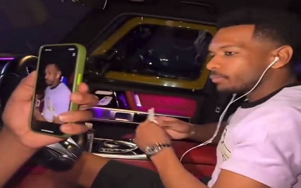 احذر هذا ضرب ميسي .. شاهد: ردة فعل "البليهي" مع مشجع أصرّ على تصويره!