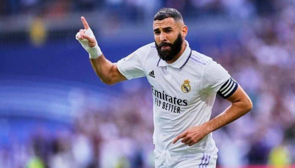 "كريم بنزيما" يتلقى عرضًا رسميًا من نادي الاتحاد!