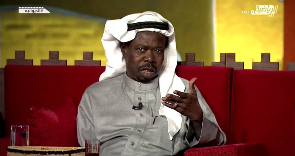 طار ولا ما طار.. شاهد: عثمان مالي يعلق على تجديد النصر عقد لاعبه تاليسكا