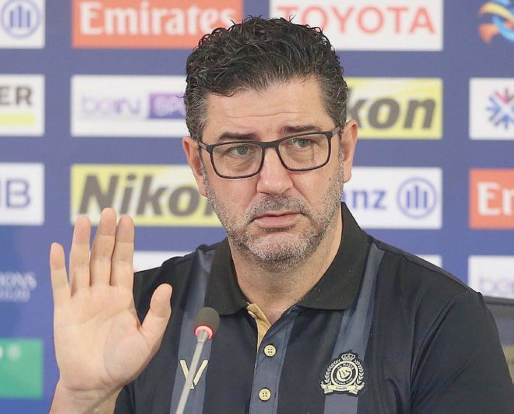 الفيفا يمنع النصر من التسجيل بسبب المدرب "فيتوريا"