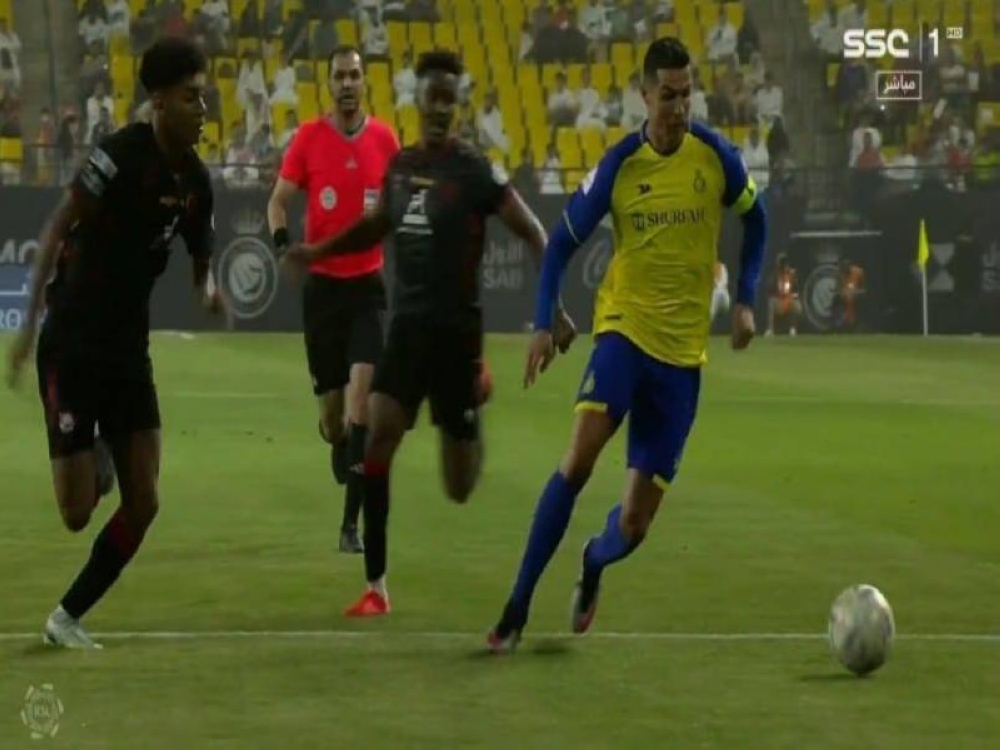 شاهد.. «نواف شكرالله» يكشف عن ركلة جزاء غير محتسبة لنادي النصر أمام الرائد