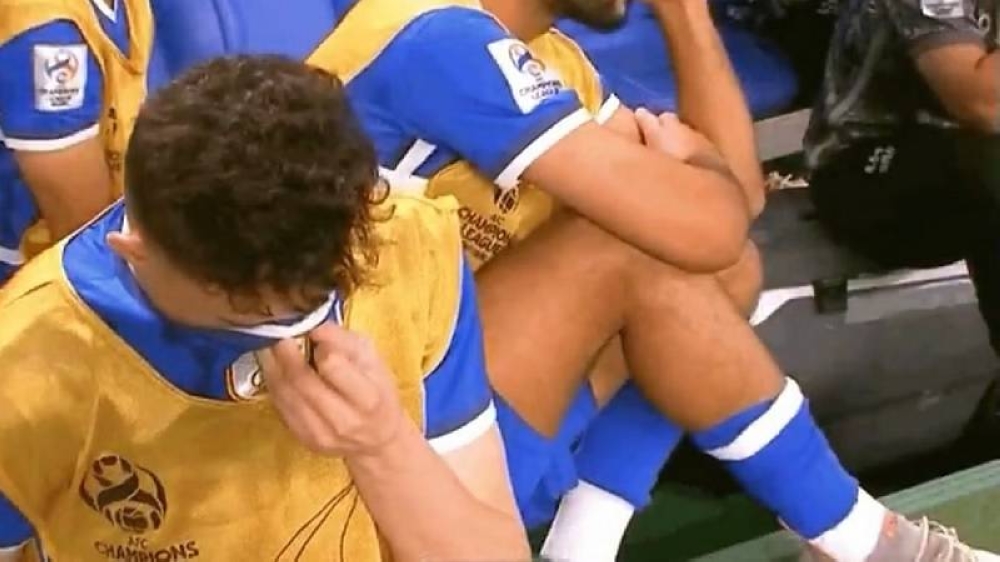 شاهد .. ردة فعل "الحمدان" بعد خسارة الهلال أمام أوراوا في نهائي الآسيوية!