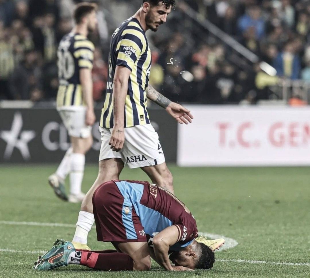 شاهد.. لاعب يبصق على زميله المصري الساجد بعد تسجيله هدفا في الدوري التركي تثير غضبا واسعا