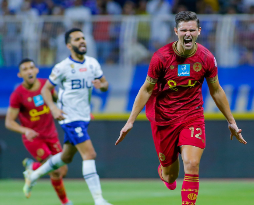 بالفيديو.. الهلال يخسر أمام العدالة بهدفين