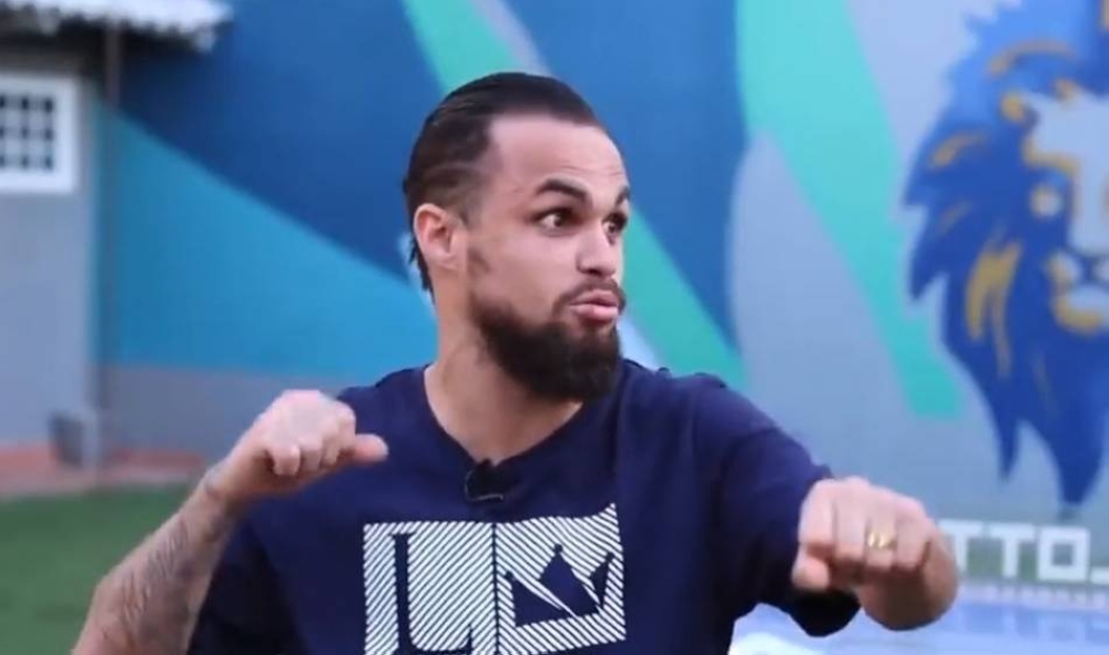 تطور للضرب.. شاهد.. ميشيل يكشف تفاصيل موقف صادم حدث بينه وبين خيسوس مع فلامنغو