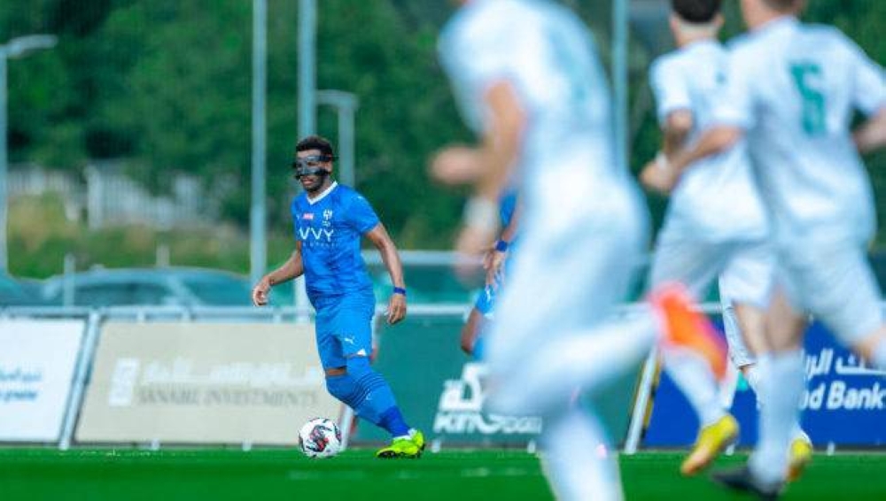 سر ارتداء علي البليهي قناع الوجه أمام لاندسكرون النمساوي