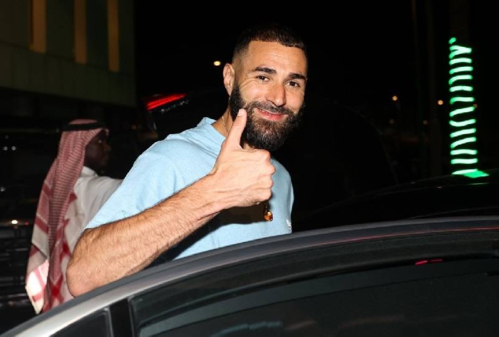 بالفيديو .. لحظة وصول الثلاثي "بنزيما وكانتي وجوتا" إلى جدة!