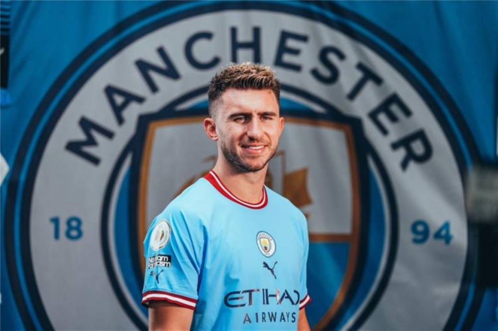 النصر يحسم موقفه من التعاقد مع مدافع مانشستر سيتي!