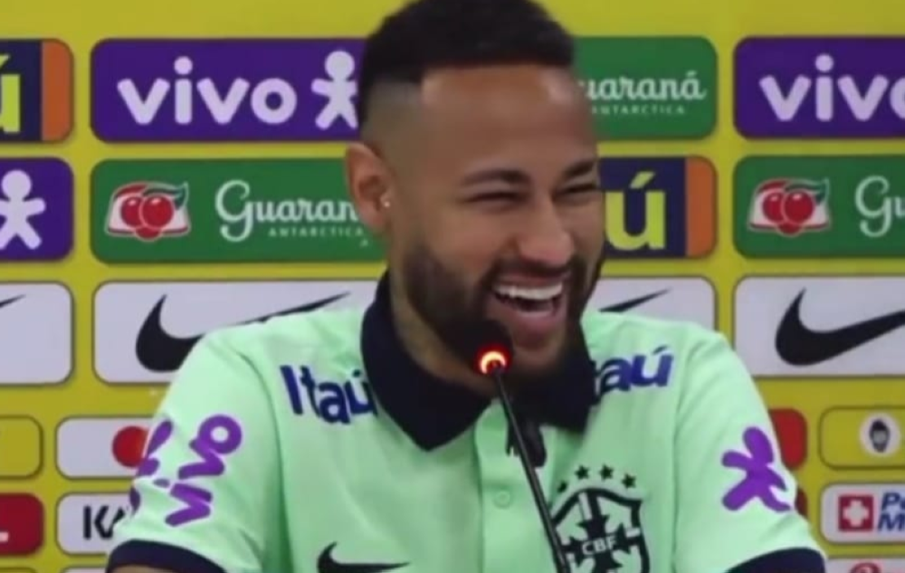 شاهد.. موقف مضحك للاعب الهلال " نيمار" مع إحدى الصحفيات
