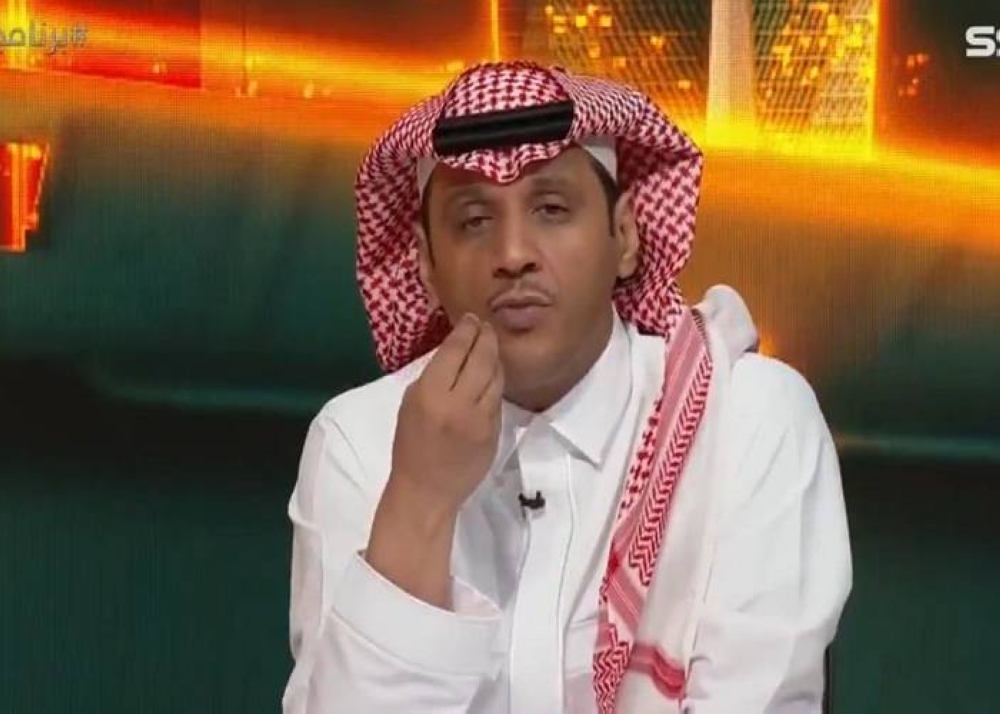 أشبه بالمزرعة.. شاهد: إعلامي ينشر أرضية ملعب مباراة النصر وبيرسبوليس ويثير تخوف الجماهير