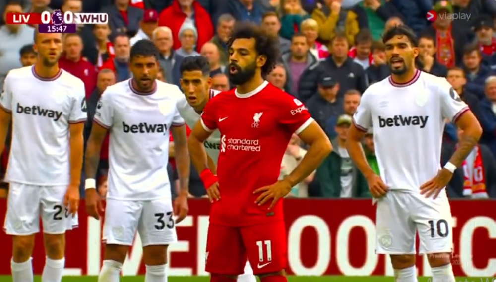 شاهد.. صلاح يسجل هدفا تاريخيا في الدوري الإنجليزي