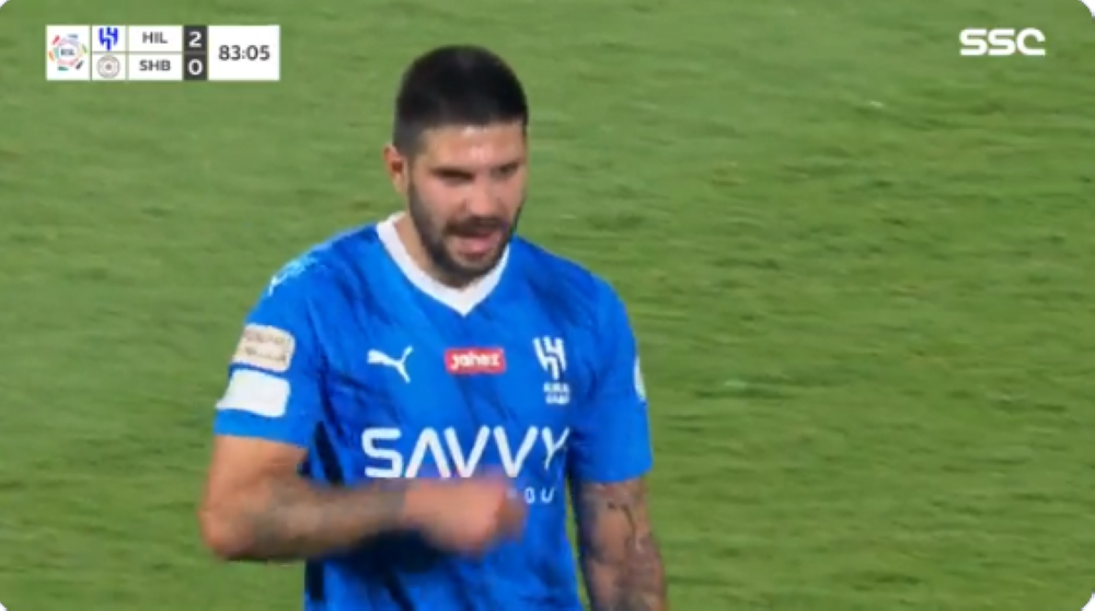 شاهد..لحظة إنفعال لاعب الهلال "ميتروفيتش" بعد إستبداله أمام الشباب