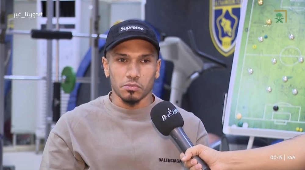 شاهد.. ماتيوس كاسترو يفاجئ ثنائي الهلال.. ويُعلق:«هما الأفضل في المملكة»