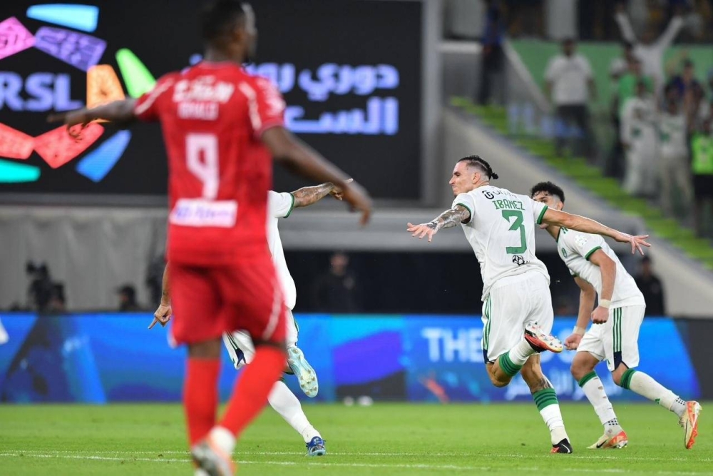 شاهد.. الأهلي يكتسح الوحدة بثلاثية.. ويشعل الصراع على صدارة الدوري