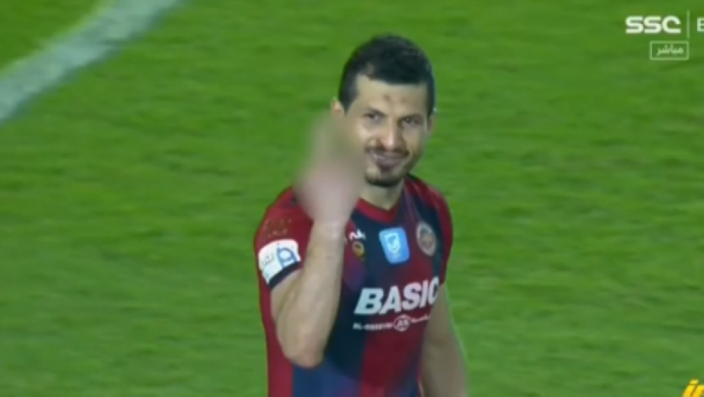 الانضباط تعاقب لاعب ضمك "طارق حامد" بسبب السلوك الغير رياضي