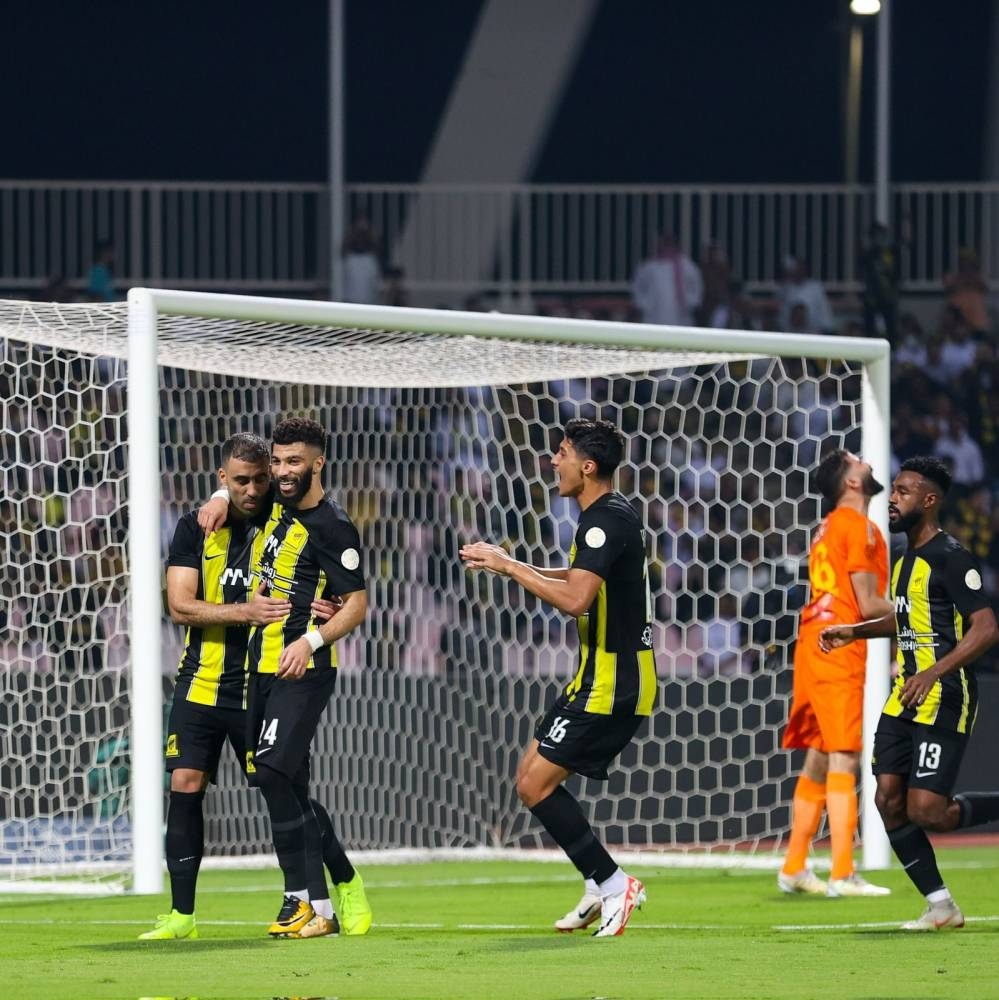«خبير تحكيمي» يكشف تفاصيل خطأ ارتكبه حكم مباراة الاتحاد والخليج