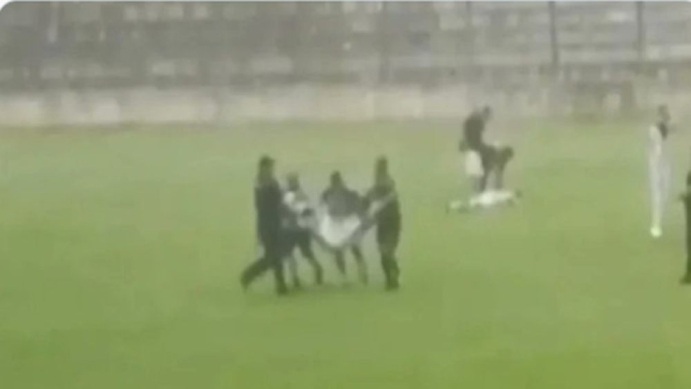 شاهد..صاعقة رعدية تنهي حياة لاعب وتصيب خمسة آخرين أثناء مباراة لكرة القدم